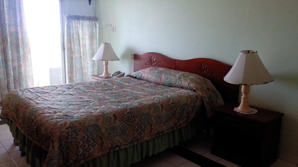 Hotel Relax Resort Montego Bay Exteriör bild